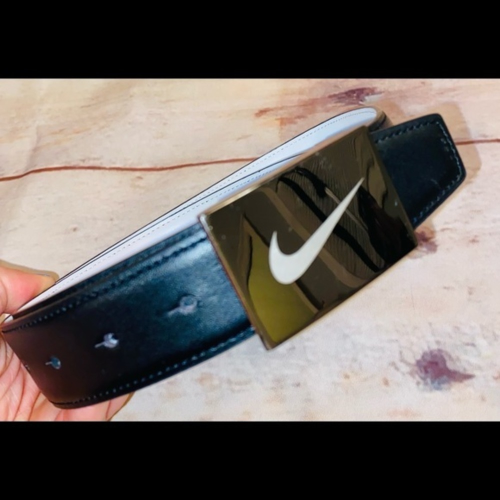 NIKE Logo Belt with metal buckle
